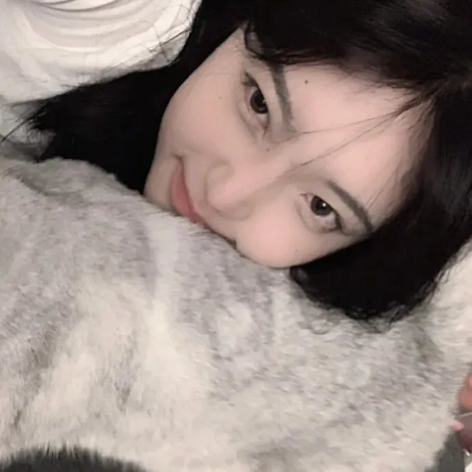 惠特妮·卡明：我能摸摸吗？
